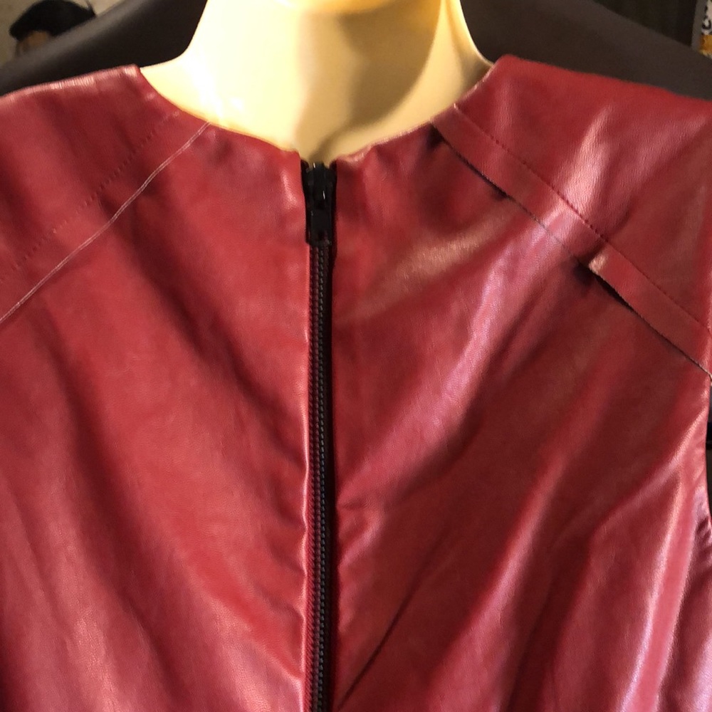 Pleather sleeveless top - Picture 5 of 7